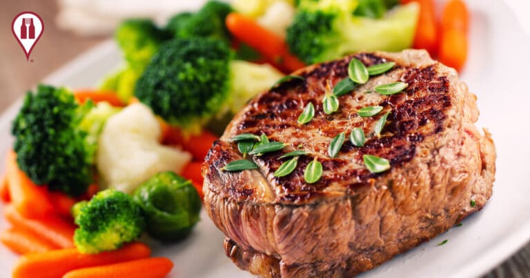 Steak and Vegetables - Tips for Eating healthy When Dining Out